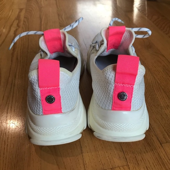 Steve Madden Gauri 1S1 Low Fashion Sneakers white hot pink shoes Womens Size 8.5 - Picture 2 of 11